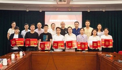 堅(jiān)守初心，回報(bào)社會(huì)。第二屆百陶會(huì)獎(jiǎng)學(xué)金今日發(fā)放